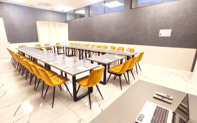 Business facilities · Tbilisi — photo 38