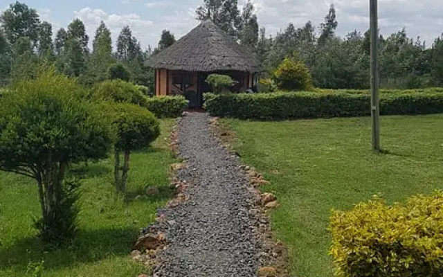 Отель The Great Circle Lodge