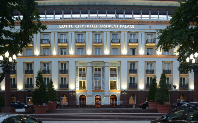 Отель LOTTE City Tashkent Palace Узбекистан, Ташкент - 2 отзыва об отеле, цены и фото номеров - забронировать отель LOTTE City Tashkent Palace онлайн вид на фасад