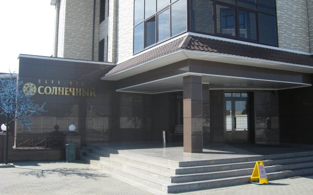 Парк-отель Солнечный в Барнауле 2 отзыва об отеле, цены и фото номеров - забронировать гостиницу Парк-отель Солнечный онлайн Барнаул вид на фасад