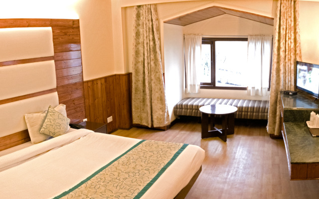 Отель Royal Jardin Whistling Pines Resort