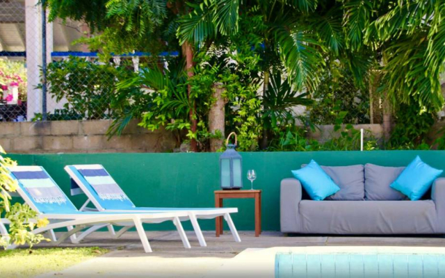 Отель Talk of the Town Inn & Suites