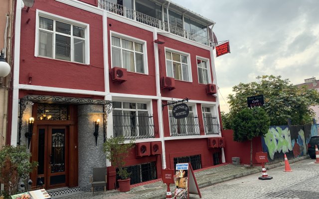 Antique Hostel & Guesthouse in Istanbul, Turkiye from 39$, photos, reviews - zenhotels.com hotel front