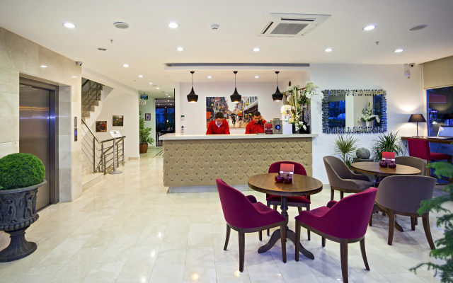 The Room Hotel & Apartments