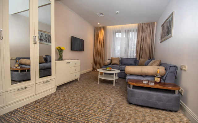 Double Suite (full double bed) · City Avenue Hotel — photo 2
