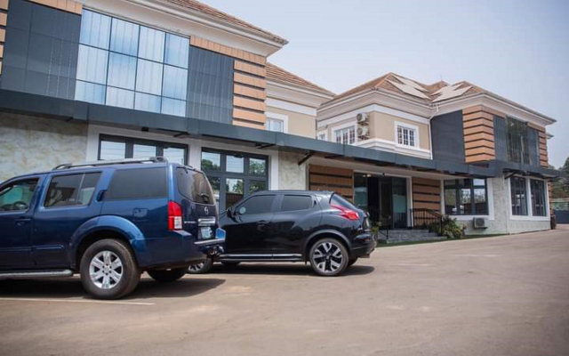 Отель Lion Luxury Suites