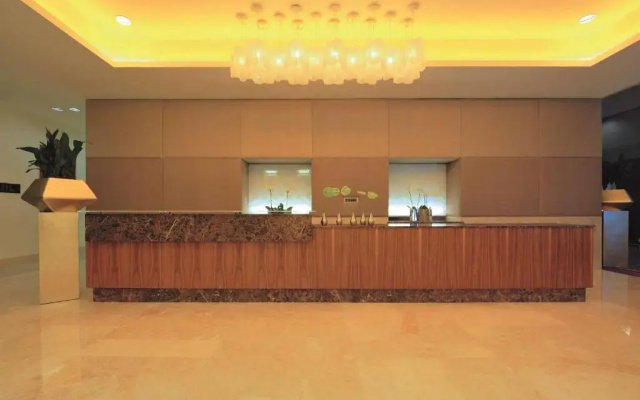 Отель Yas Plaza Mangroves by IHG