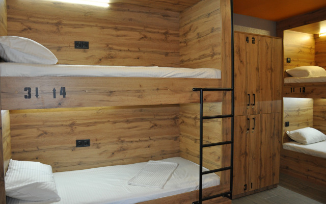 Full House Capsule Hostel