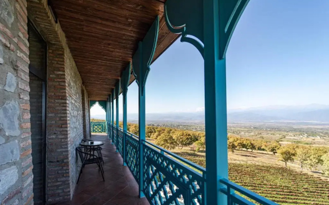 Executive Double Suite with balcony and with mountain view (full double bed) · Agarani Estate Hotel — photo 6