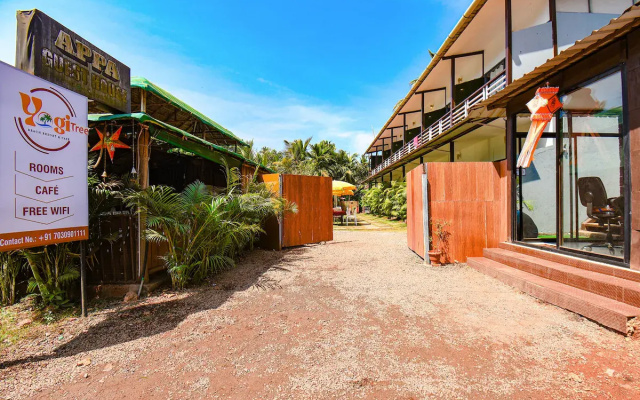 Hotel YogiTree beach Resort & Cafe