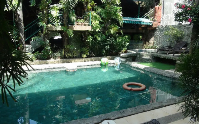 Отель MB's Garden Inn