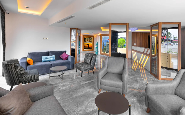 Theluna suite hotel