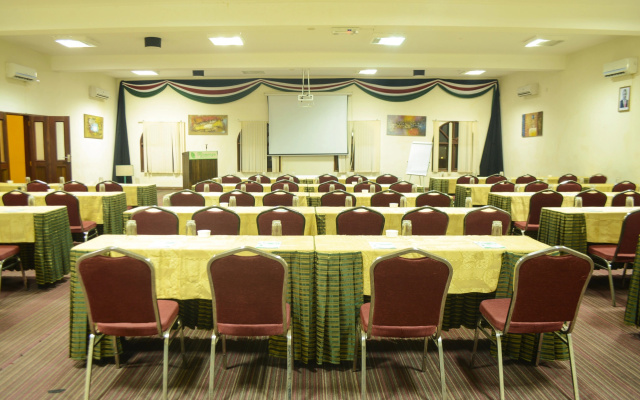 Отель PrideInn Flamingo Beach Resort & Spa