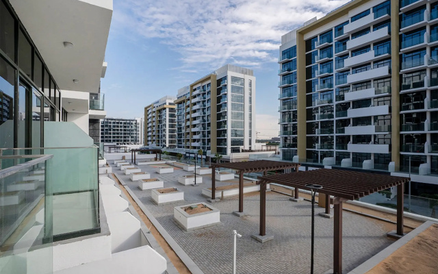Апартаменты Modern studio in Azizi Riviera