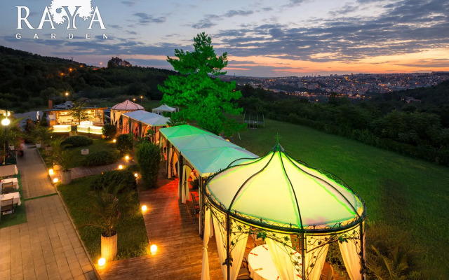 Park  Hotel Raya Garden