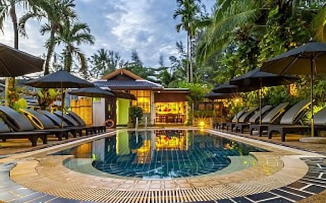 Отель Bangtao Beach Chalet