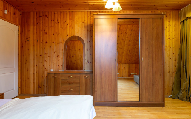 V Rassudovo Guest House	