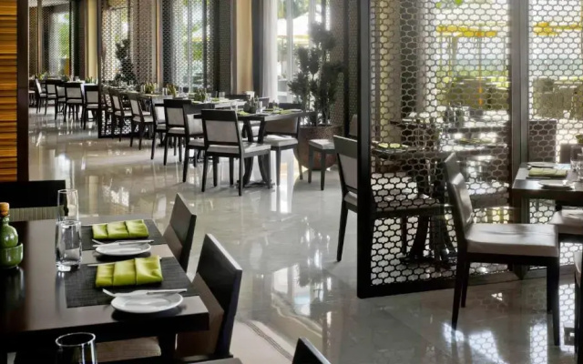 Отель Crowne Plaza Festival City