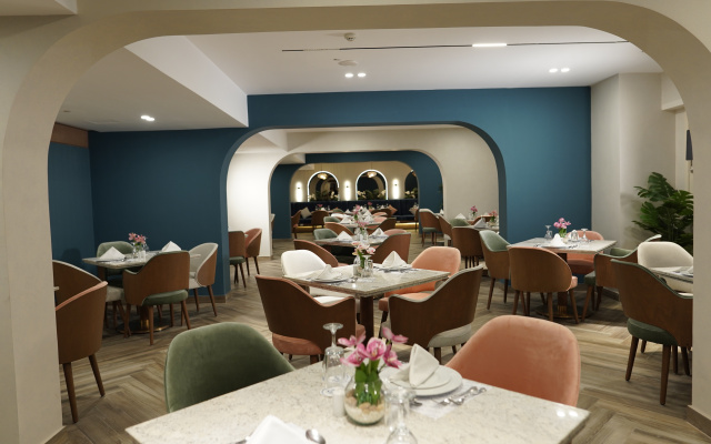 Отель The Grand Plaza