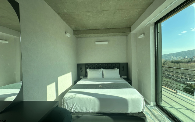 Prestige Double room with balcony and with view (full double bed) · Mit Tbilisi Hotel — photo 7