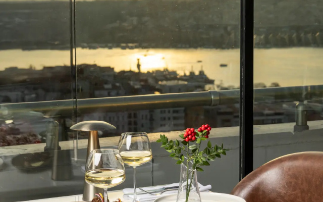 Rixos Pera Istanbul + Nickelodeon Play Tersane Access