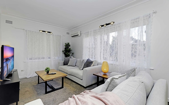 Апартаменты Private Beach House in Bondi