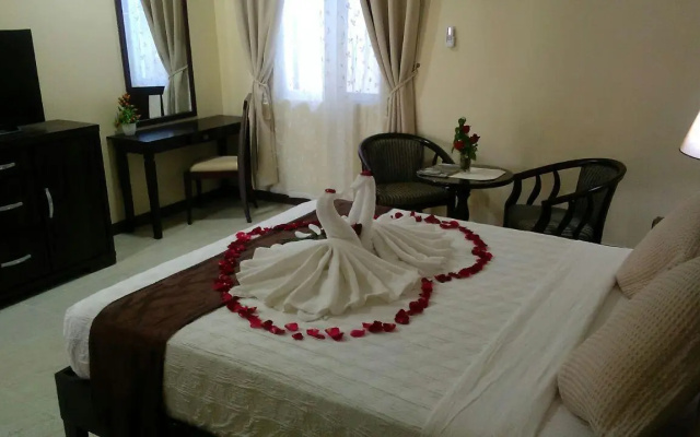Отель Venezia Suites