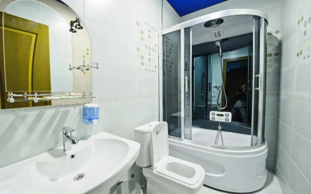 Bathroom · Batumi — photo 14