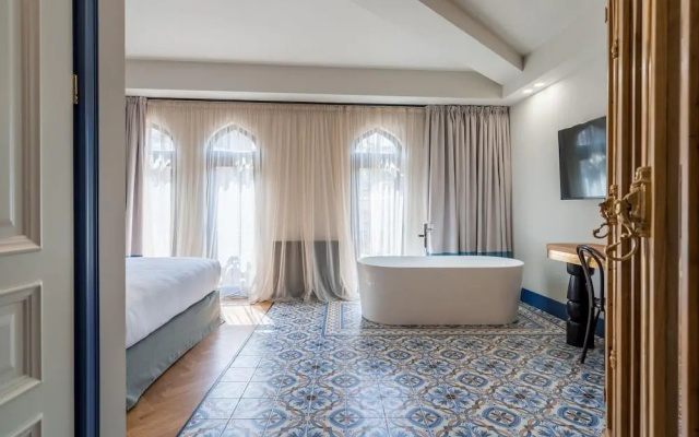 Guest rooms · Tbilisi — photo 16