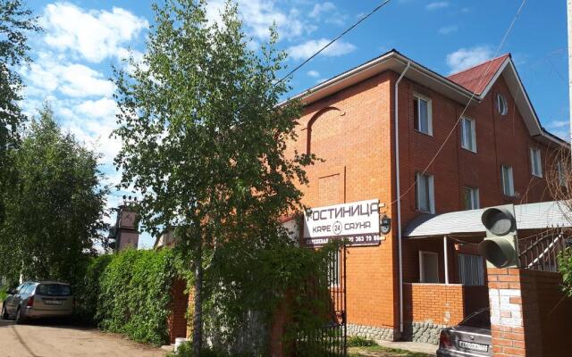 Гостевой Дом Сиреневая в Балашихе отзывы, цены и фото номеров - забронировать гостиницу Гостевой Дом Сиреневая онлайн Балашиха вид на фасад