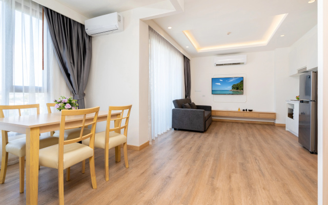 Отель Aristo Beach Resort condo by Roominger