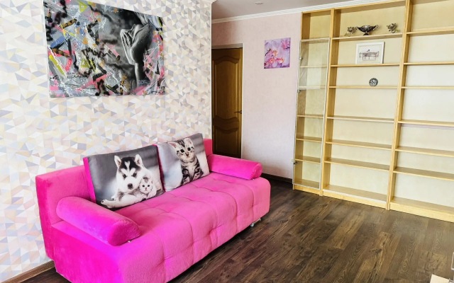 Квартира уютная яркая трёхкомнатная на Hабережной