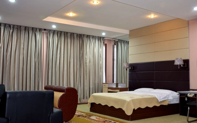 Отель 50100 Hotel & Restaurant
