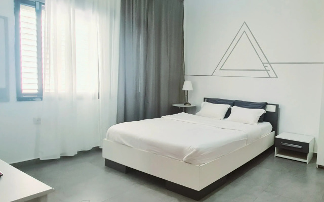 Апартаменты Tel Aviv Studio on Ben Yehuda 42