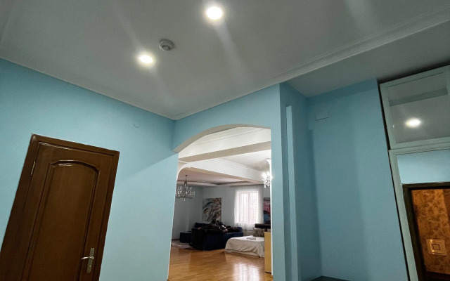 Апартаменты Flame Tower Views! Huge 3BR/2BA Central Baku