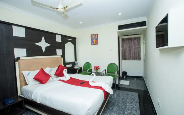 Отель Aakash Residency