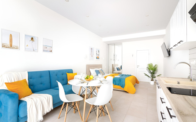 Квартира Студия с Собственной Террасой рядом с Морем от Home Group