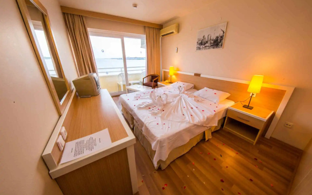 Отель Tuntas Beach Altinkum