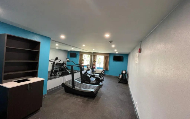 Отель Baymont by Wyndham East Ridge