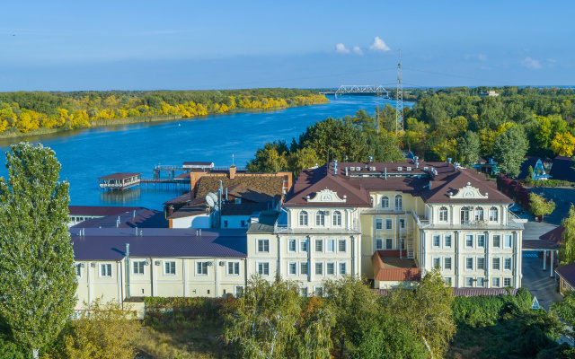 Туристический комплекс Петровский Причал