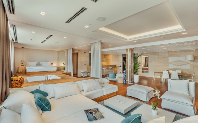 Monte Palm Beach