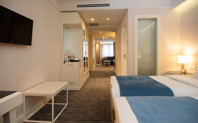 Double Suite (full double bed) · City Avenue Hotel — photo 4