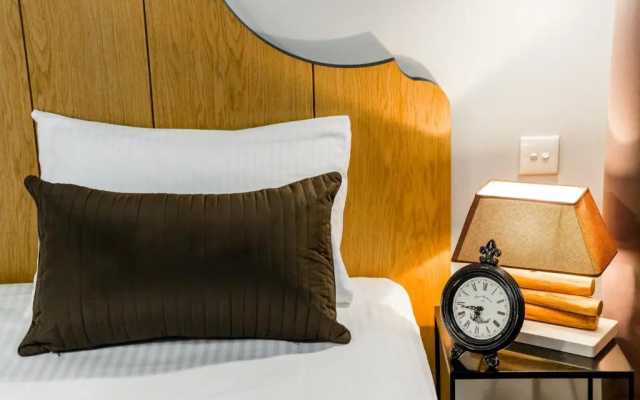 Guest rooms · Tbilisi — photo 10