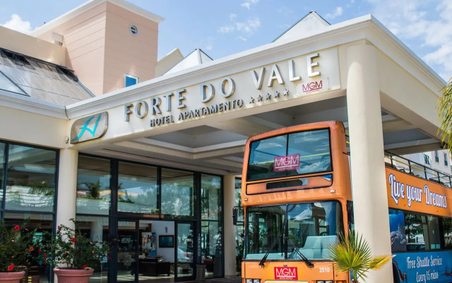 Отель Grand Muthu Forte do Vale