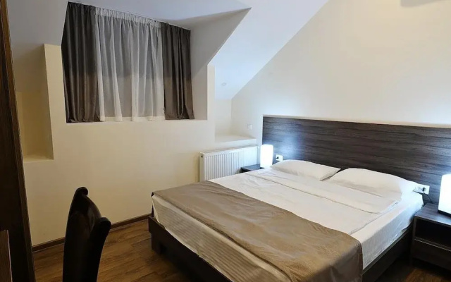 Guest rooms · Tbilisi — photo 19