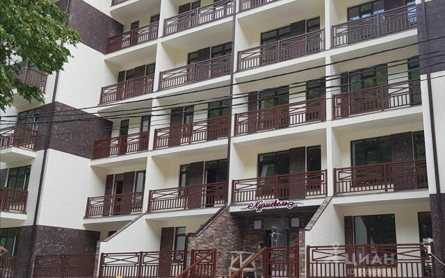 Гостиница Куршевель 22 в Эсто-Садке отзывы, цены и фото номеров - забронировать гостиницу Куршевель 22 онлайн Эсто-Садок вид на фасад