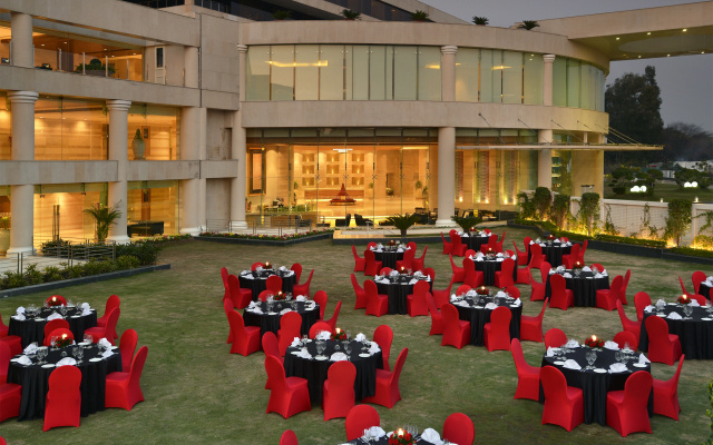 Отель The Lalit Chandigarh