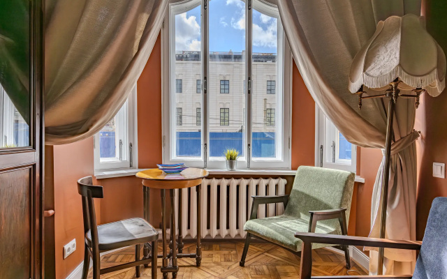 Morozov Faberzhe Dvukhurovnevaya dlya 4 Gostey s Vidom na Tuchkov Buyan Apartments
