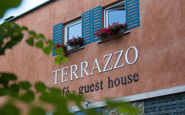 Гостиница Гостевой Дом Terrazzo в Симферополе - забронировать гостиницу Гостевой Дом Terrazzo, цены и фото номеров Симферополь вид на фасад