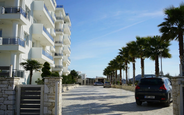 Апартаменты Limani Deluxe Beachfront
